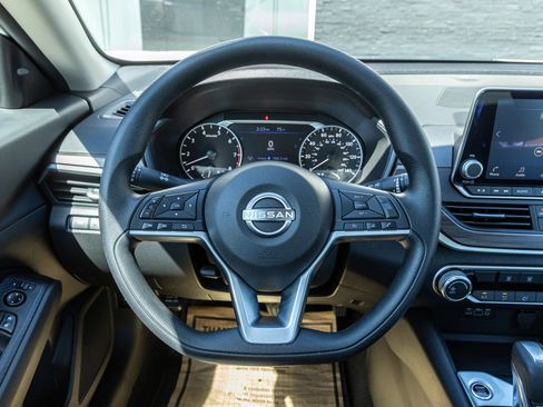 Used 2025 Nissan Altima 2.5 SV FWD image 20