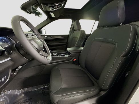 New 2025 Jeep Grand Cherokee Laredo X image 10