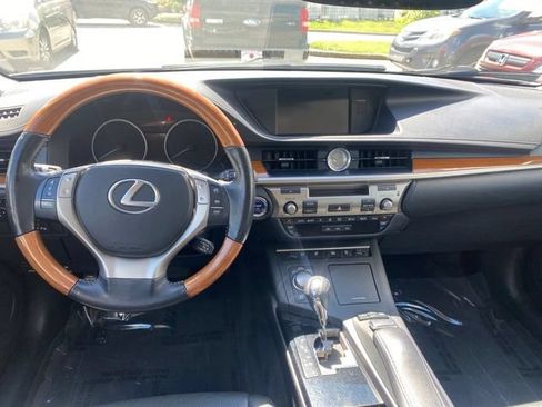 Used 2013 Lexus ES 300h w/ Luxury Pkg FWD image 7