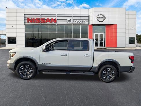 Certified 2024 Nissan Titan Platinum Reserve w/ Moonroof Package image 6