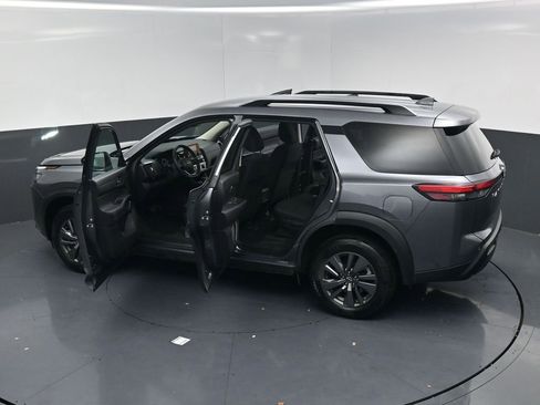 Used 2025 Nissan Pathfinder SV image 25