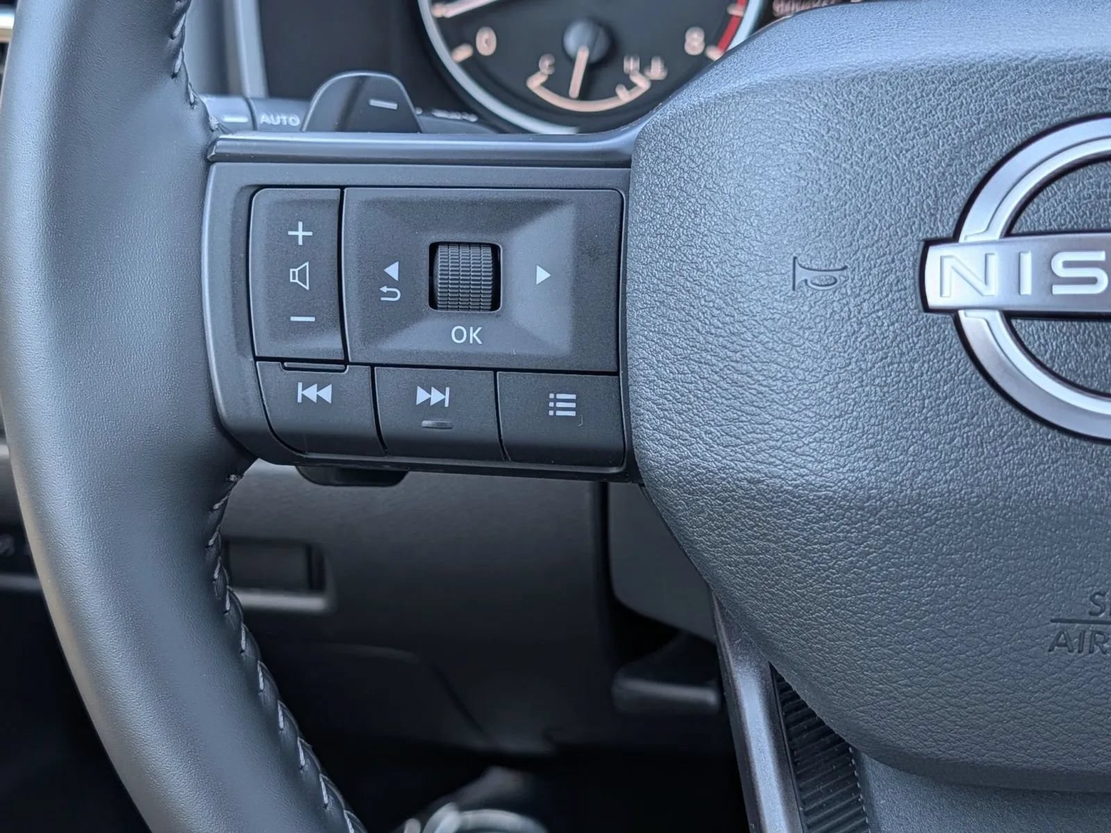 Used 2025 Nissan Rogue SV FWD image 21