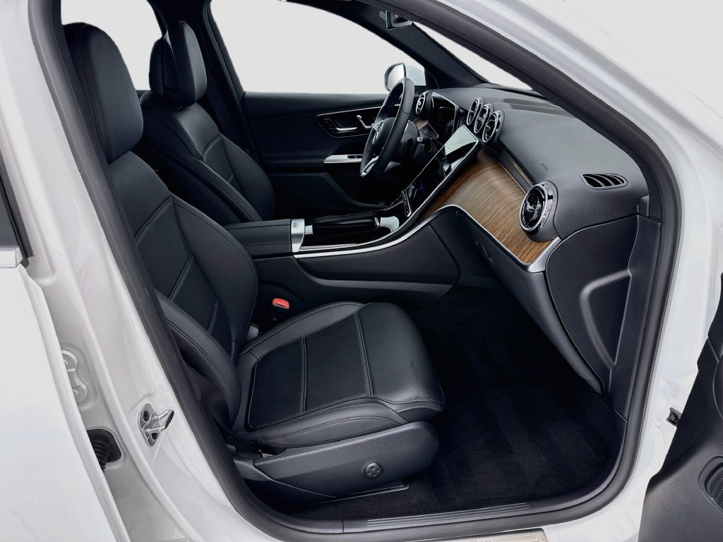 Certified 2026 Mercedes-Benz GLC 300 image 18