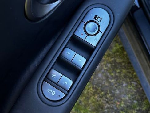 Certified 2025 Hyundai Ioniq 5 SE image 6