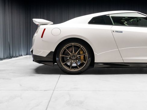 Used 2024 Nissan GT-R w/ Floor Mat Package AWD/4WD image 27