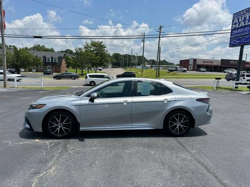 Used 2024 Toyota Camry SE AWD/4WD image 2