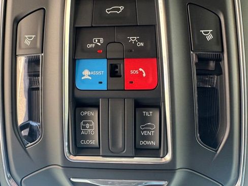 Used 2025 Jeep Grand Cherokee Laredo X w/ Luxury Tech Group I image 29