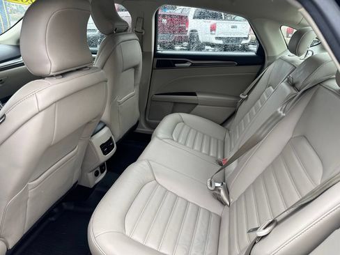 Used 2017 Ford Fusion SE w/ Fusion SE Technology Package AWD/4WD image 25