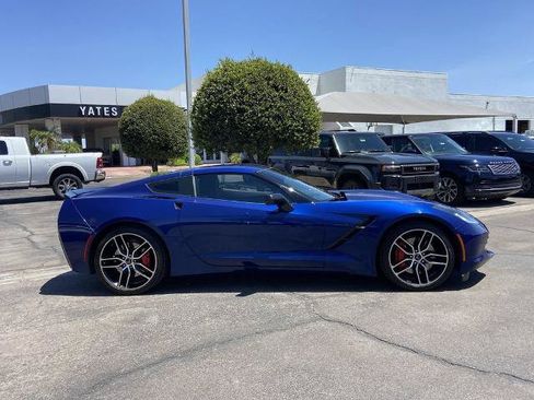 Used 2017 Chevrolet Corvette Stingray Coupe RWD image 2