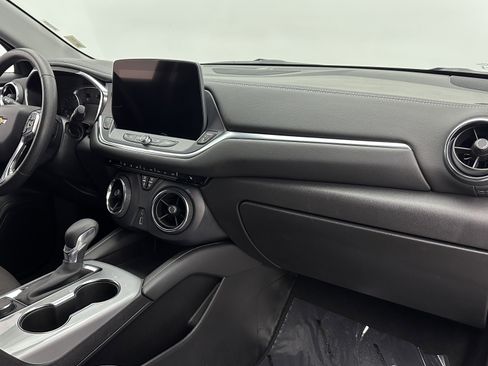 Used 2025 Chevrolet Blazer LT image 32