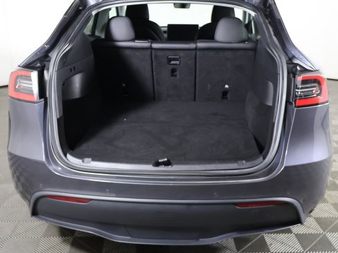 Used 2021 Tesla Model Y Long Range image 16