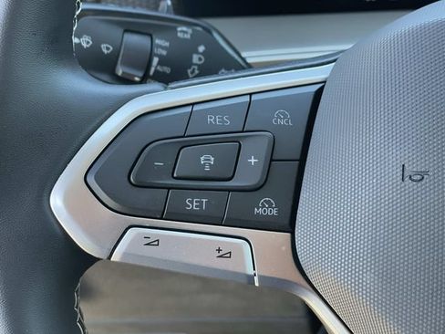 Used 2026 Volkswagen Tiguan SE FWD image 8