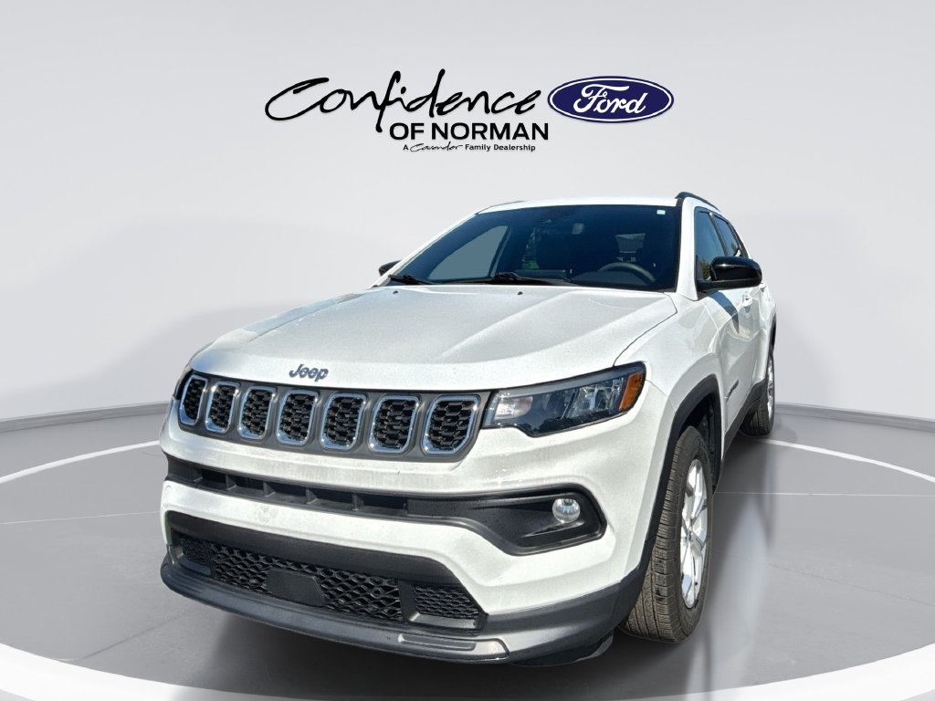 Used 2024 Jeep Compass Latitude AWD/4WD image 1