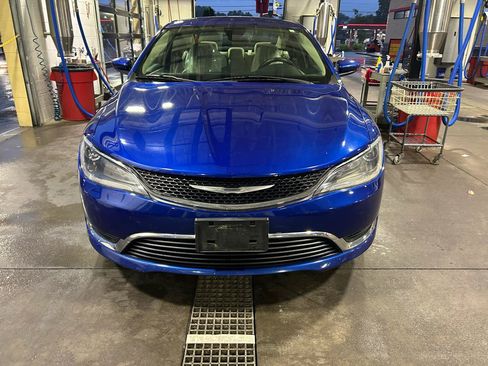 Used 2015 Chrysler 200 Limited w/ Convenience Group FWD image 2
