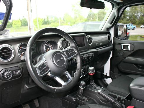 Used 2020 Jeep Gladiator Overland w/ LED Lighting Group AWD/4WD image 5