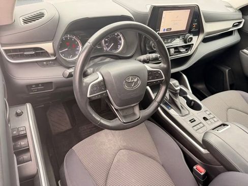 Used 2023 Toyota Highlander LE AWD/4WD image 22