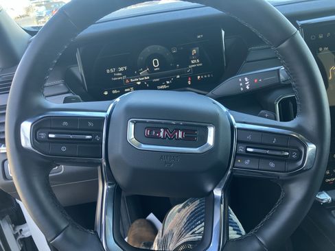 Used 2025 GMC Acadia Elevation image 28