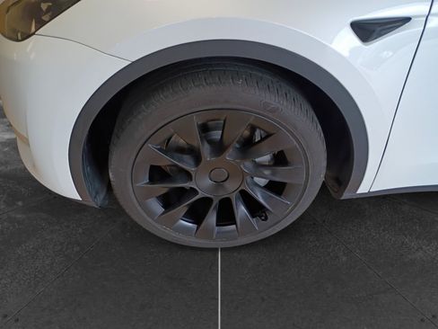 Used 2023 Tesla Model Y Long Range AWD/4WD image 9