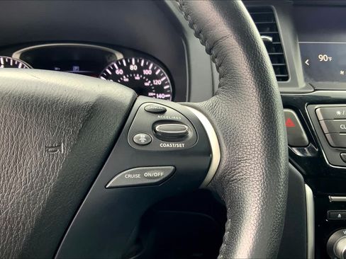 Used 2020 Nissan Pathfinder SV FWD image 22