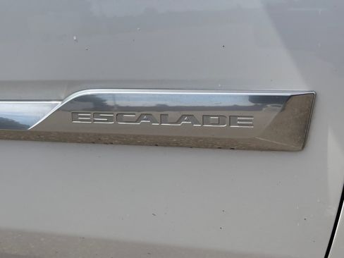 Used 2016 Cadillac Escalade Platinum image 29