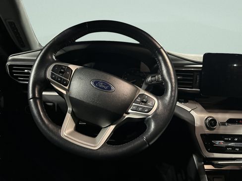 Used 2023 Ford Explorer XLT image 23