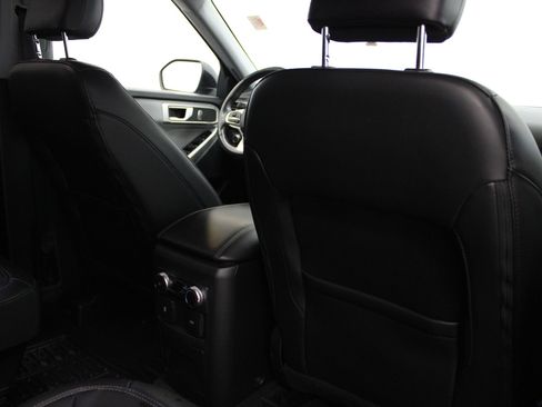 Used 2022 Ford Explorer XLT w/ Equipment Group 202A image 22