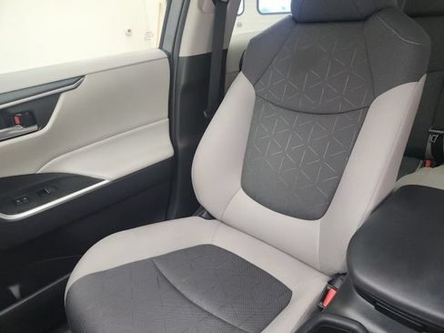 Certified 2025 Toyota RAV4 XLE w/ Convenience Package FWD image 16