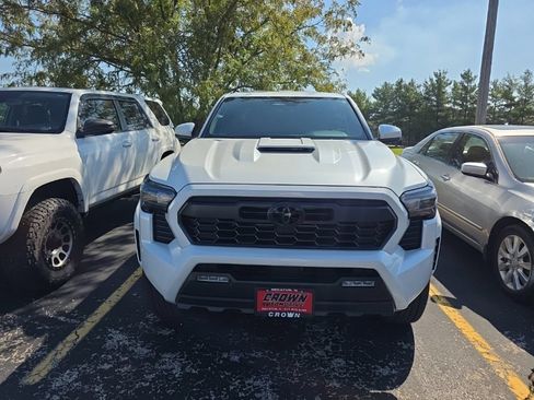 Used 2026 Toyota Tacoma TRD Sport AWD/4WD image 2