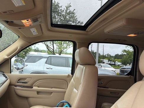 Used 2010 Cadillac Escalade ESV Premium RWD image 56