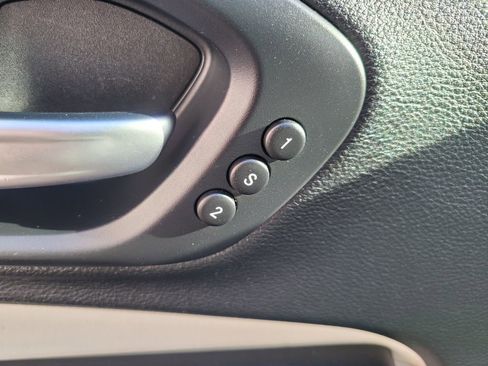 Used 2020 Jeep Cherokee Limited image 20