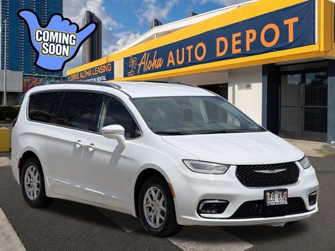Used 2021 Chrysler Pacifica Touring-L FWD image 6