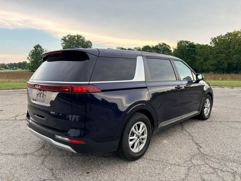 Certified 2024 Kia Carnival LX FWD image 5