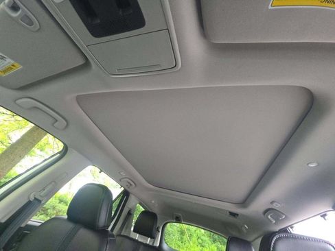Used 2025 Honda Pilot Touring image 9