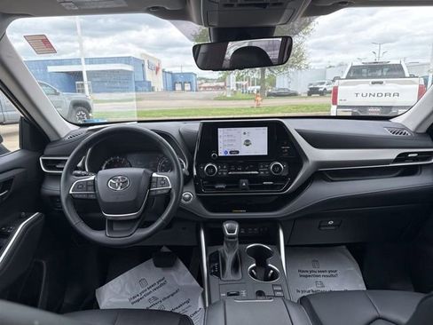 Used 2023 Toyota Highlander XLE FWD image 13