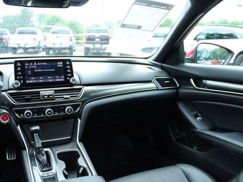 Used 2018 Honda Accord Sport image 15