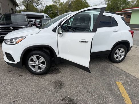 Used 2017 Chevrolet Trax LT w/ LT Convenience Package AWD/4WD image 23