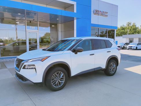 Used 2023 Nissan Rogue S AWD/4WD image 10