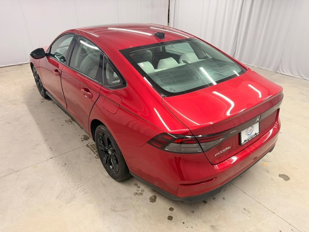 Certified 2025 Honda Accord SE image 6