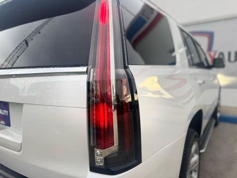 Used 2017 Cadillac Escalade Luxury AWD/4WD image 27