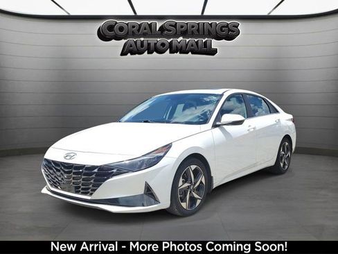 Used 2023 Hyundai Elantra Limited w/ Winter Weather Package FWD image 2