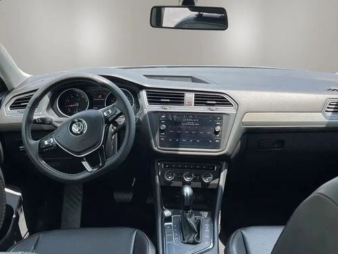 Used 2021 Volkswagen Tiguan SEL FWD image 6