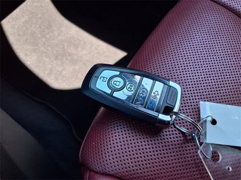 Used 2023 Lincoln Corsair Reserve image 18