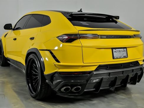 Used 2023 Lamborghini Urus Performante AWD/4WD image 9