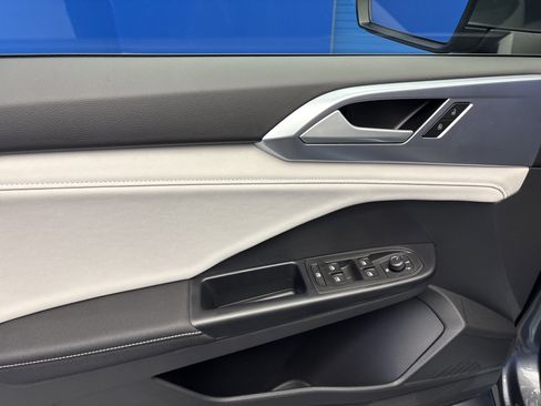 New 2026 Volkswagen Taos SE image 10