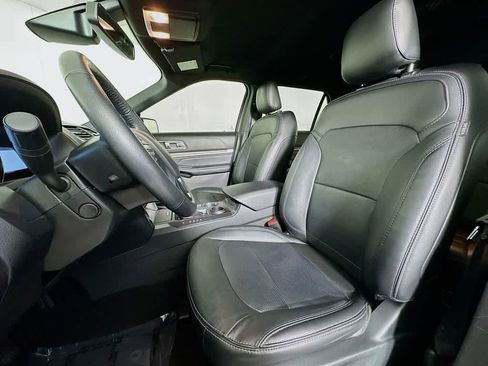 Certified 2019 Ford Explorer Limited w/ Ford Safe & Smart Package image 13