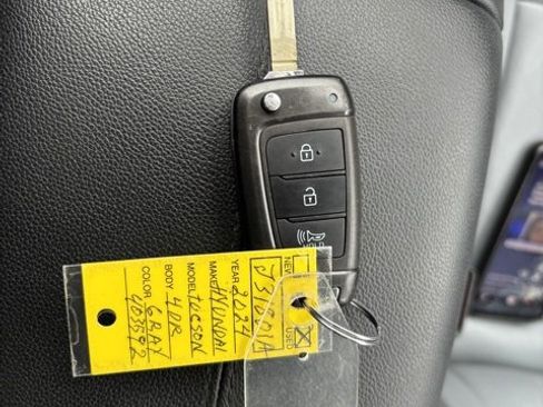 Used 2024 Hyundai Tucson SE image 13