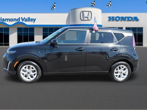 Used 2025 Kia Soul LX w/ LX Technology Package FWD image 8