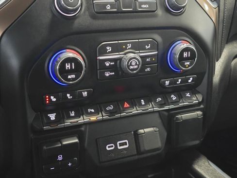 Used 2022 Chevrolet Silverado 3500 High Country w/ Z71 Off-Road Package AWD/4WD image 34