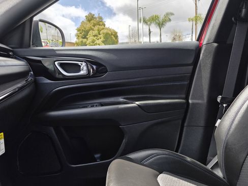 New 2025 Jeep Compass Latitude w/ Altitude Special Edition image 14