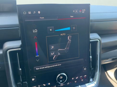 Used 2025 GMC Yukon XL Denali AWD/4WD image 19